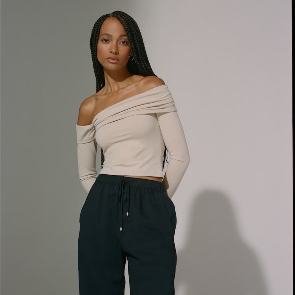 Abercrombie & Fitch - Seamless Fabric Off-The-Shoulder Top